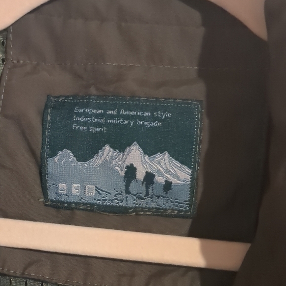 Men's Olive Green Outdoor Vest - Picture 2 of 3